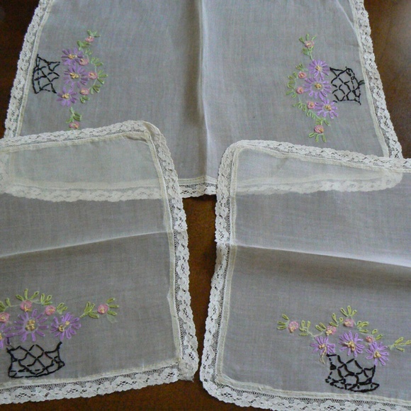 VTG 1930's lot of 3 Sheer Lace Table Doily Lace Center Mat Dresser Table Decor - Picture 1 of 10